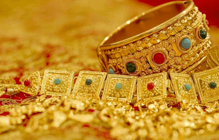 سونے کی قیمت میں ایک بارپھر بڑی کمی ، فی تولہ کتنے کا ہوگیا ؟ جانئے