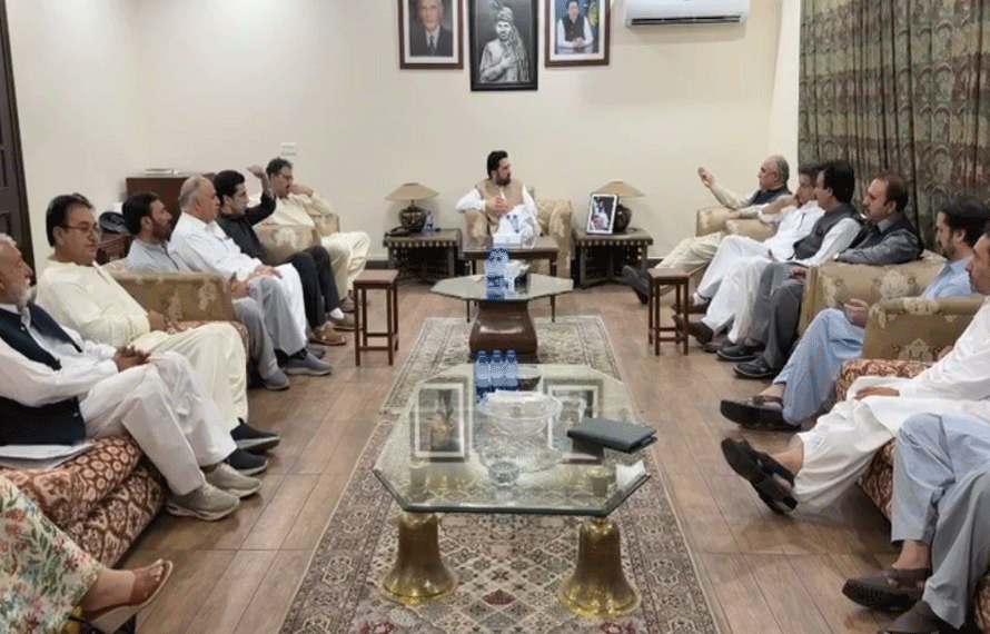 بند کمرے میں اہم ملاقات، وزیراعلیٰ اور پی ٹی آئی قیادت نے کونسے بڑے فیصلے کر لیے؟جانئے