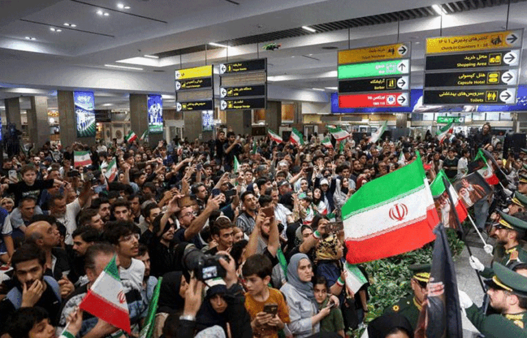 فٹبال ورلڈ کپ! ایرانی ٹیم کی وطن واپسی پر ایسا شاندار استقبال کہ دنیا دیکھتی رہ گئی