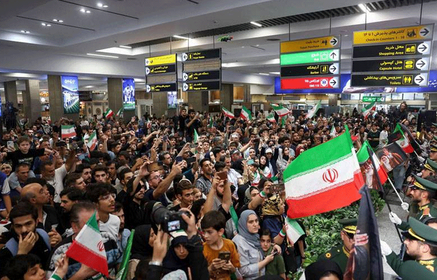 فٹبال ورلڈ کپ! ایرانی ٹیم کی وطن واپسی پر ایسا شاندار استقبال کہ دنیا دیکھتی رہ گئی
