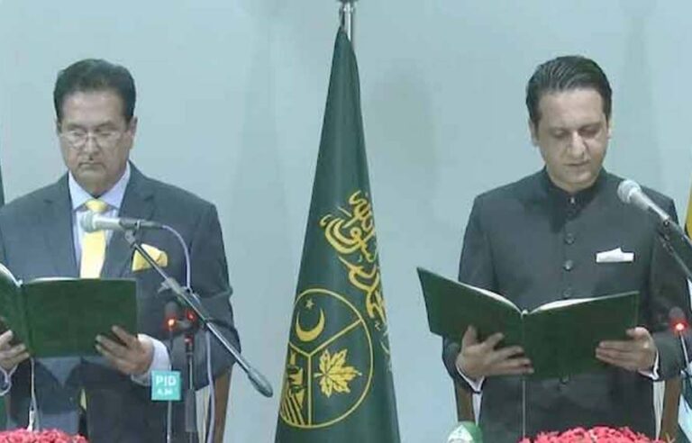 بیرسٹر افتخار گیلانی نے وزیراعظم آزاد جموں و کشمیر کے عہدے کا حلف اٹھا لیا