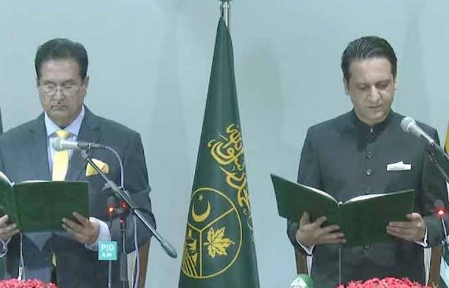 بیرسٹر افتخار گیلانی نے وزیراعظم آزاد جموں و کشمیر کے عہدے کا حلف اٹھا لیا