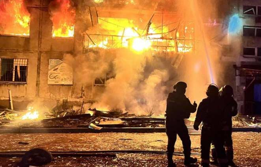 روس کا یوکرین میں بڑا ڈرون حملہ، 15 افراد ہلاک، 100 سے زائد زخمی