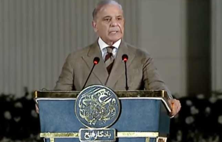 معرکہ حق کی شاندار کامیابی پر وزیراعظم کا فیلڈ مارشل او افواج پاکستان کو زبردست خراج تحسین