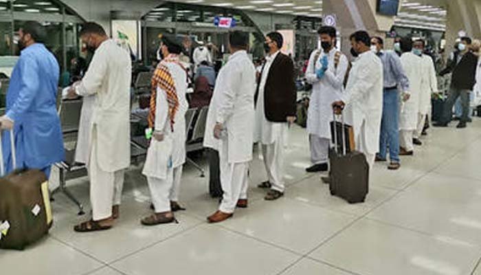 مختلف ممالک سے ڈی پورٹ کیے جانے والے 10 پاکستانی شہریوں کو حراست میں لے کر ان کے خلاف مقدمات درج