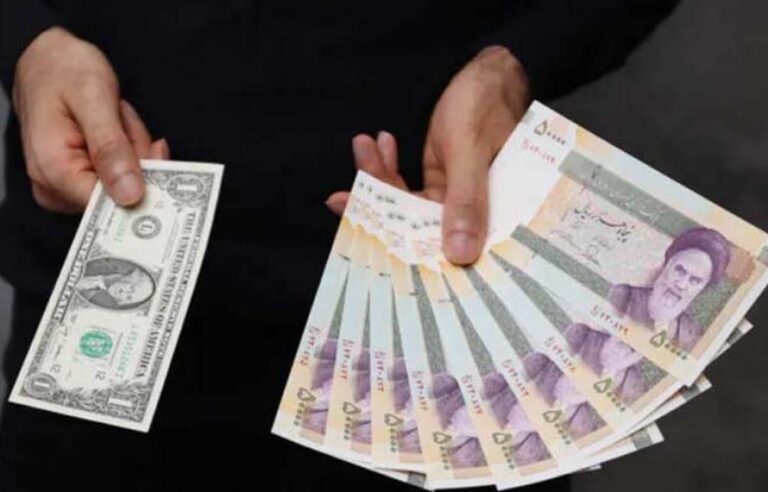 ایران یمیں مقامی کرنسی کی قدر میں بڑی گراوٹ ریکارڈ کی گئی ہے اور اوپن مارکیٹ میں ایک امریکی ڈالر کی قیمت 22 لاکھ ایرانی ریال (یا 2 لاکھ 20 ہزار تومان) سے تجاوز کر گئی ہے۔