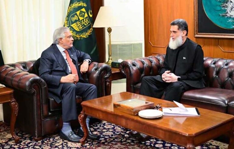 وزیر خارجہ اسحاق ڈار سے افغانستان میں پاکستان کے سفیر کی اہم ملاقات