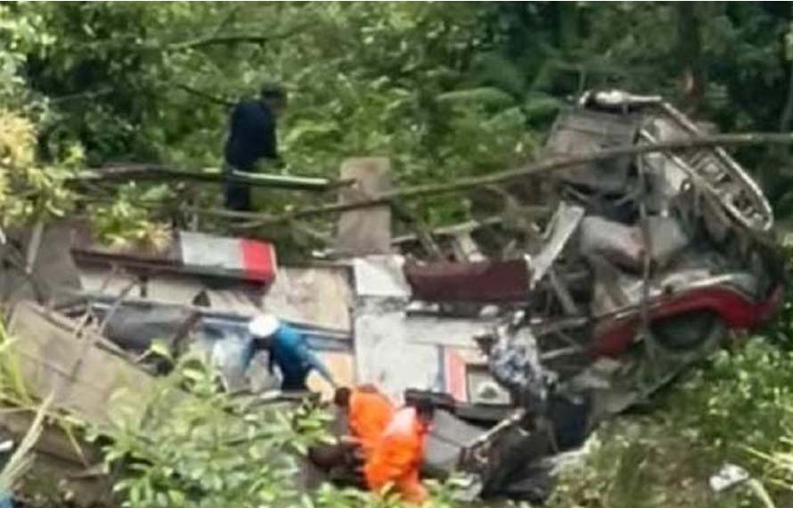سکول بس کے ساتھ افسوسناک واقعہ، کئی طلبا جان سے گئے