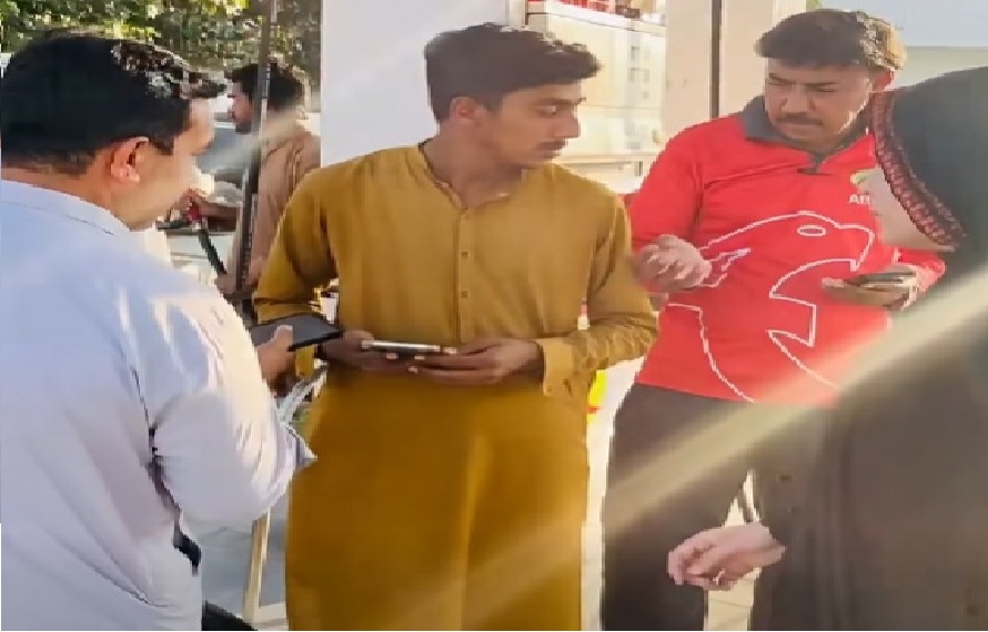 گورنر انتظامیہ کی شاندار حکمت عملی نے صوابی کے پٹرول پمپس پر ہلچل مچا دی