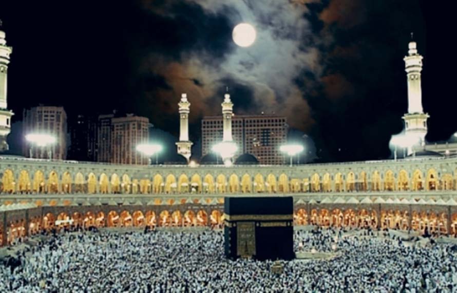 آج صبح 9 بجکر 50 منٹ پر دیکھیں چاند کا دلفریب منظر